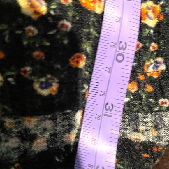 Floral Ditsy Tunic Top 🖤 - Picture 8 of 9